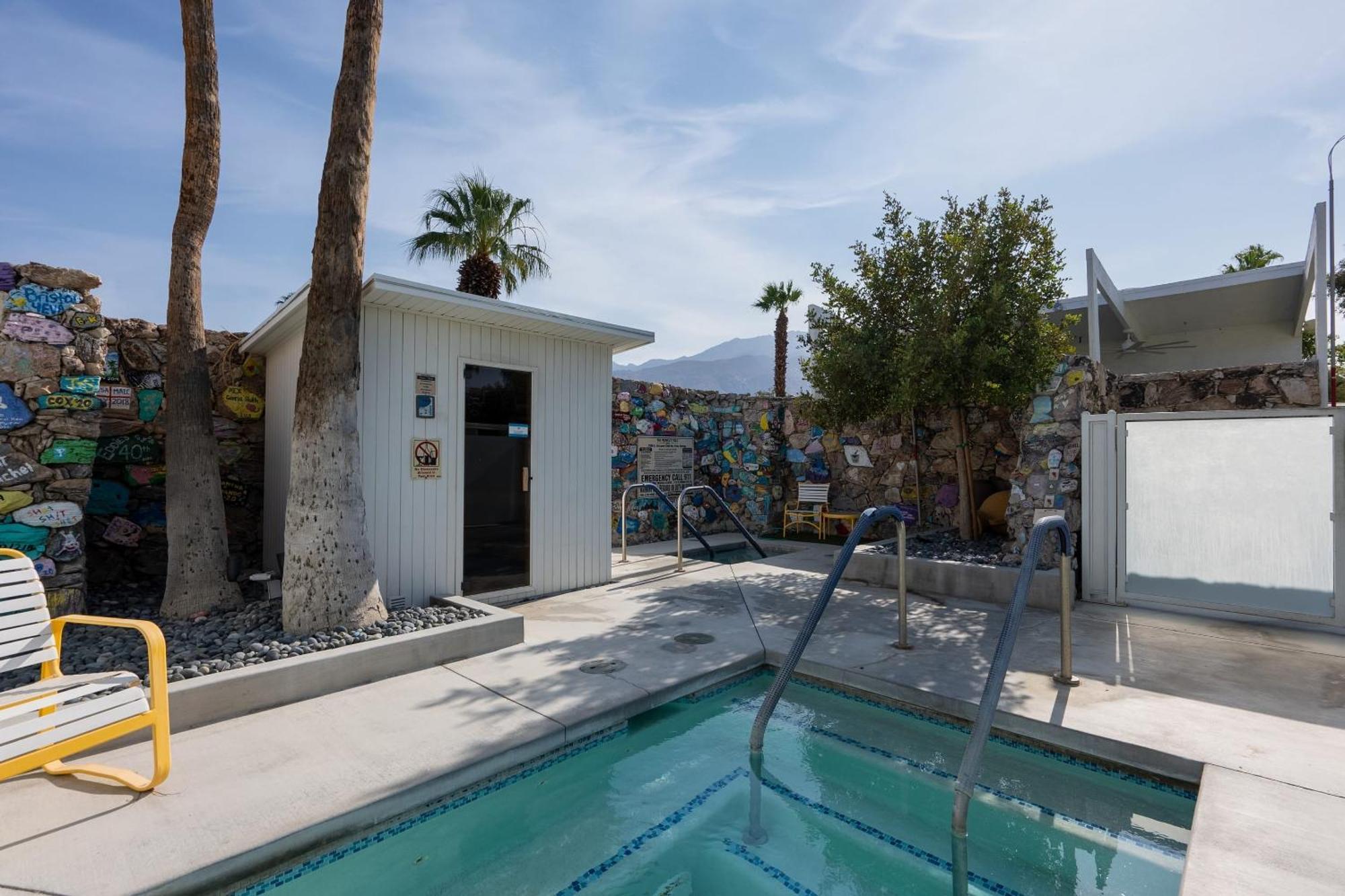 The Monkey Tree Hotel Buyout By Avantstay Entire Hotel Buyout Funky Rooms W Modern Amenities Palm Springs Exterior photo