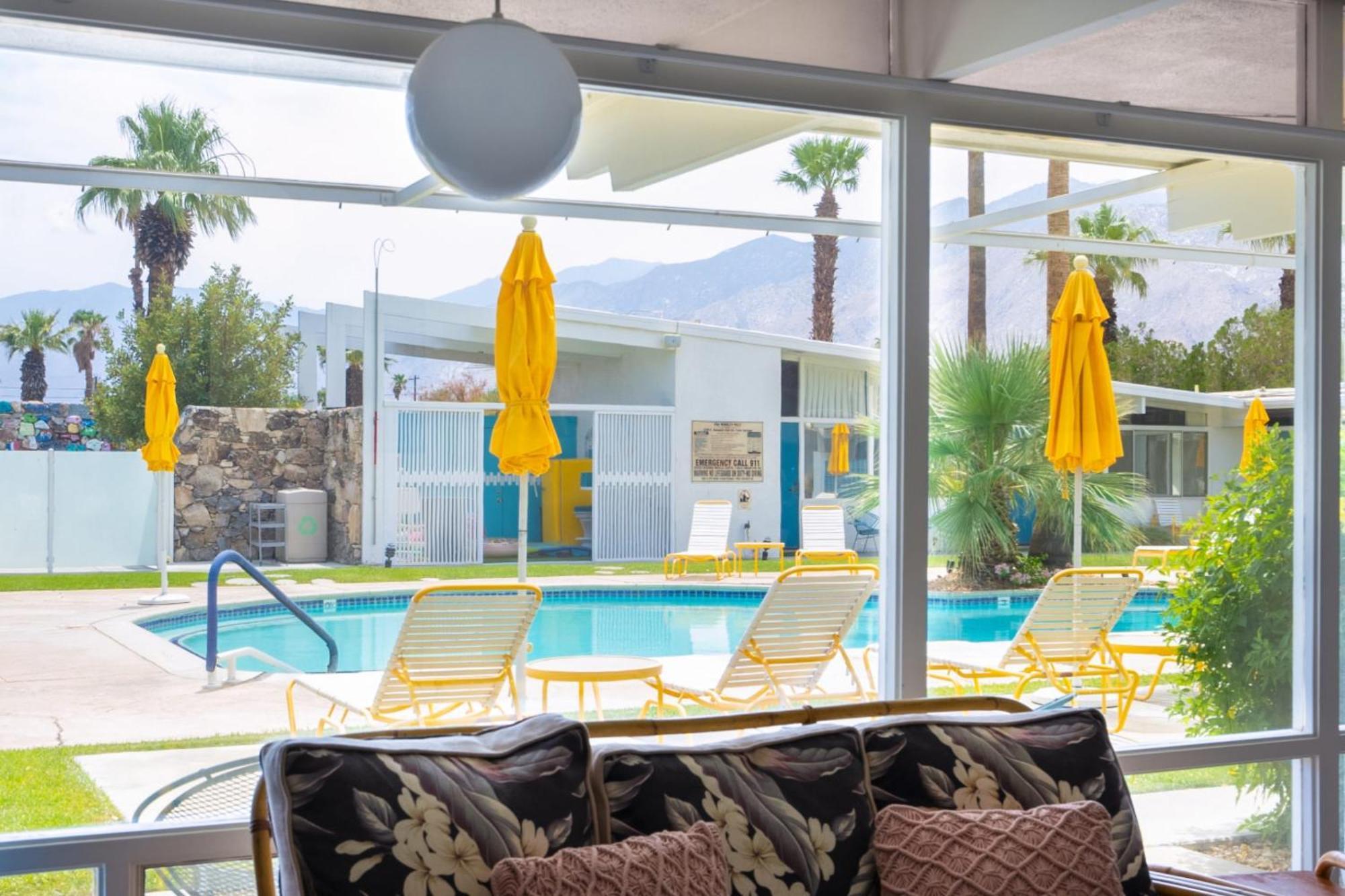 The Monkey Tree Hotel Buyout By Avantstay Entire Hotel Buyout Funky Rooms W Modern Amenities Palm Springs Exterior photo